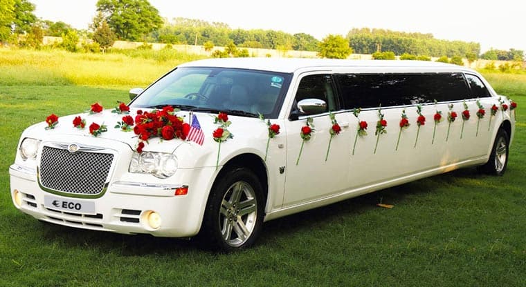 Ways Hiring a Limo Enhances Your Wedding Day